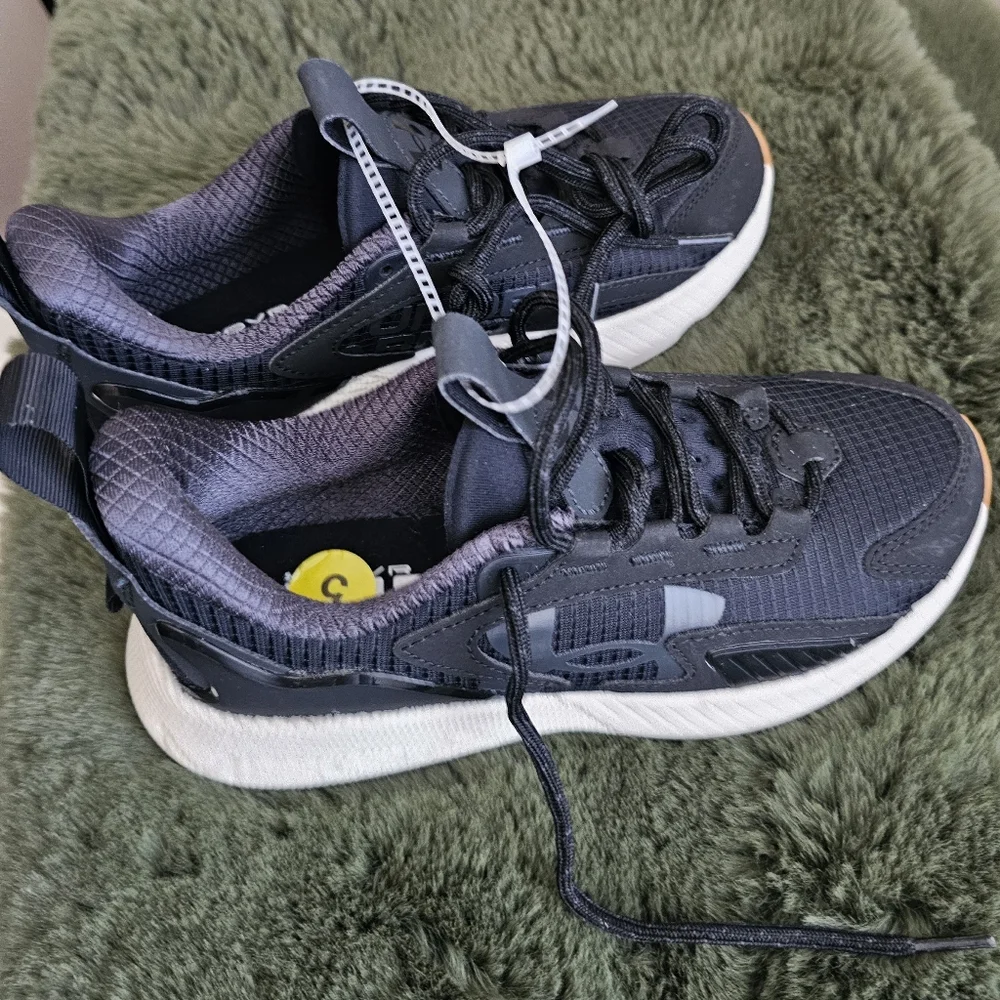 Black Under Armour Hovr Mega 2